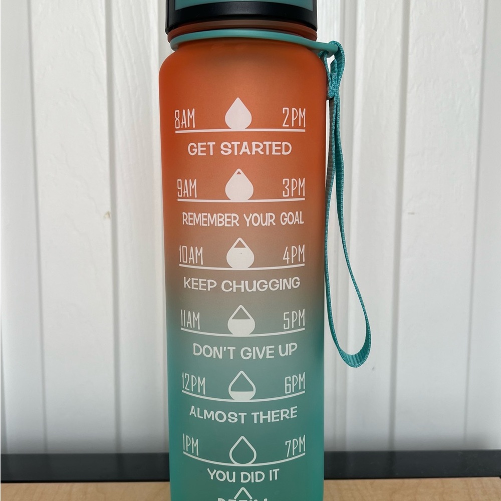 Gradient Water Bottle with Motivational Time Markers